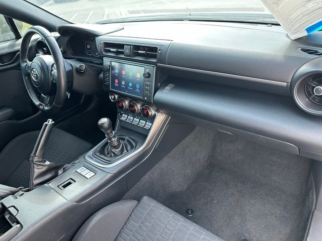 2023 Toyota GR86 Base — photo 9 of 22