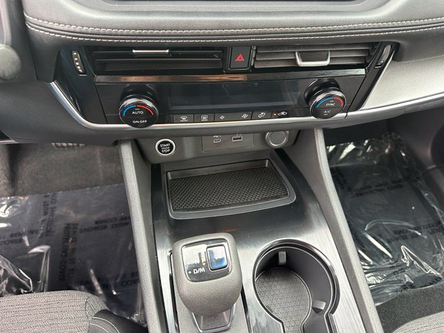 2021 Nissan Rogue SV — photo 21 of 26