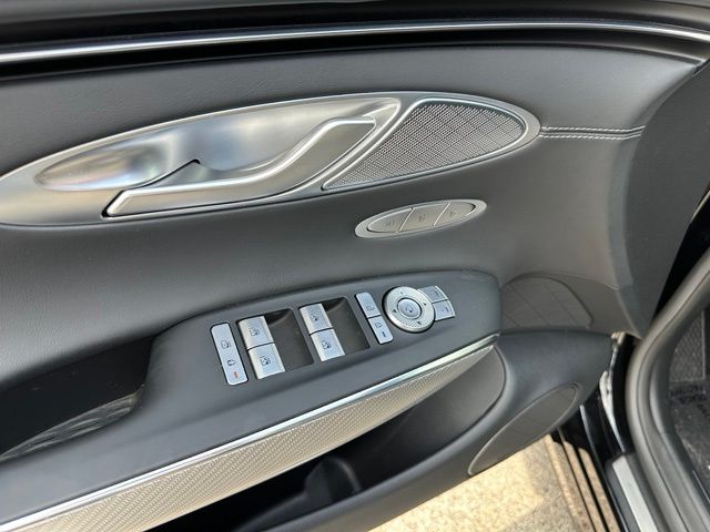 2025 Genesis GV70 2.5T — photo 22 of 43