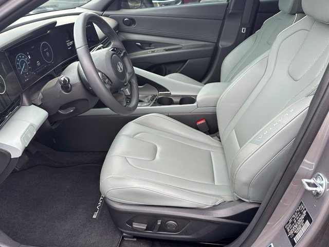 2025 Hyundai Elantra Hybrid Limited — photo 17 of 26