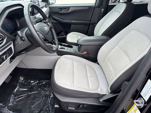 2023 Ford Escape Active — photo 17 of 27
