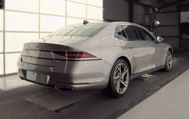 2023 Genesis G90 3.5T — photo 3 of 9