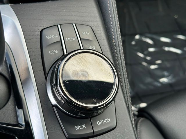 2023 BMW 5 Series M550i xDrive — photo 24 of 32