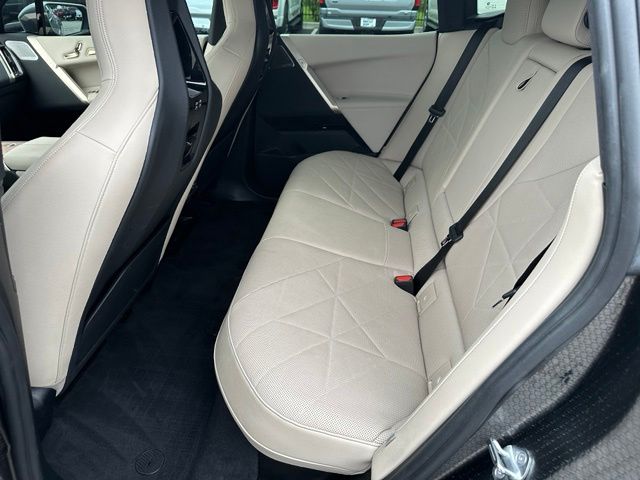 2023 BMW iX M60 — photo 14 of 32
