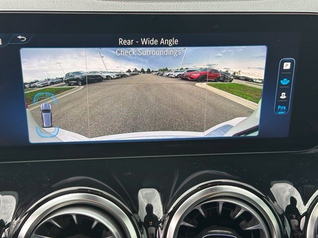 2024 Mercedes-Benz GLB GLB 250 — photo 27 of 31