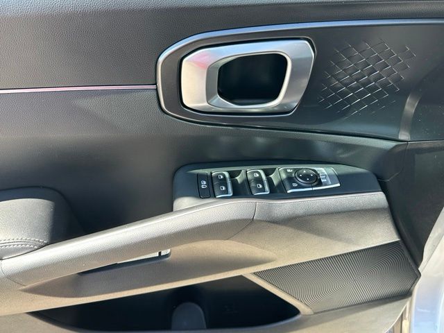 2023 Kia Sorento Hybrid EX — photo 20 of 31