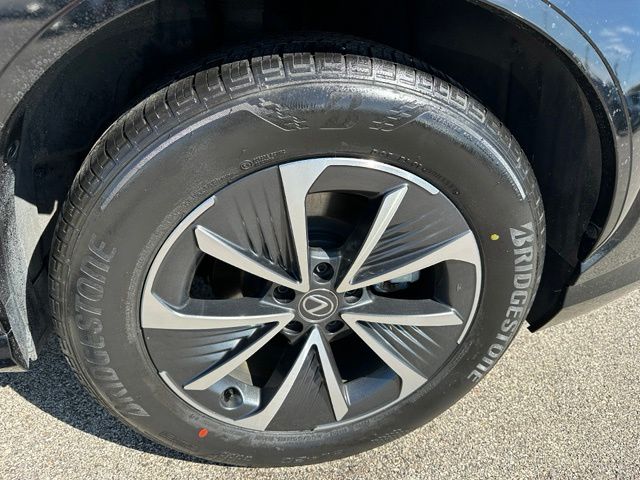 2023 LEXUS RZ 450e Premium — photo 8 of 32