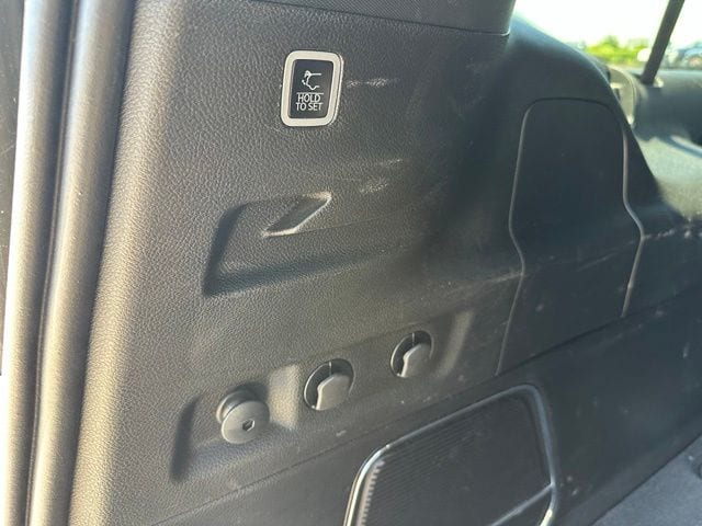 2024 Jeep Wagoneer L Series II — photo 14 of 30
