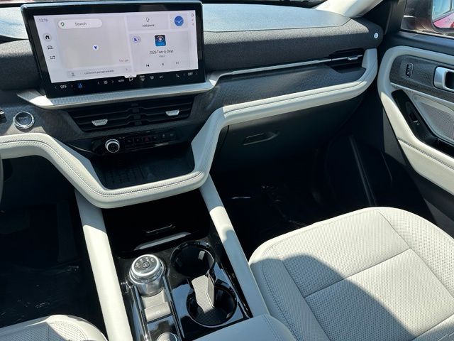 2025 Ford Explorer Platinum — photo 21 of 38