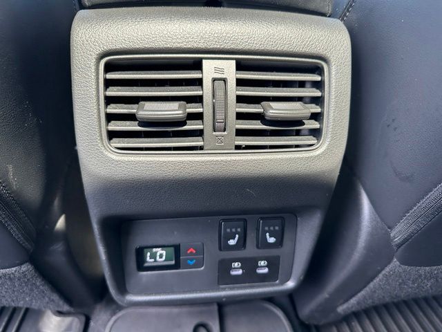 2024 Nissan Rogue Platinum — photo 16 of 30