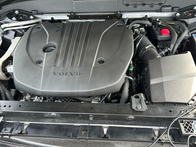 2024 Volvo XC60 B5 Plus Dark Theme — photo 9 of 29