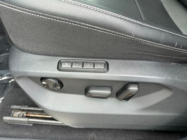 2023 Volkswagen Atlas SEL — photo 23 of 34