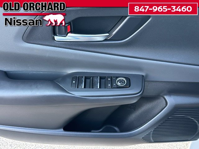 2024 Toyota Prius XLE — photo 10 of 22