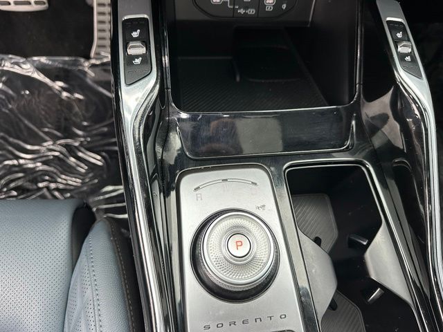 2025 Kia Sorento Plug-In Hybrid SX Prestige — photo 29 of 45