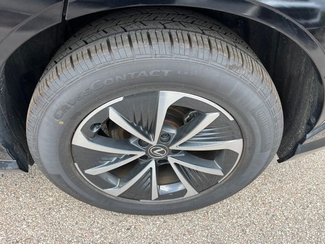 2023 LEXUS RZ 450e Premium — photo 8 of 27