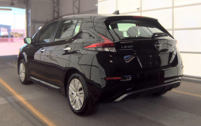 2025 Nissan Leaf S — photo 4 of 8