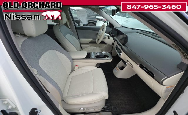 2025 Genesis GV60 Standard — photo 7 of 11