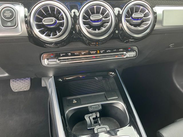 2025 Mercedes-Benz GLB GLB 250 — photo 23 of 30