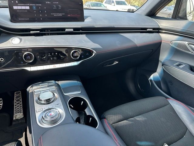 2023 Genesis GV70 2.5T — photo 19 of 37