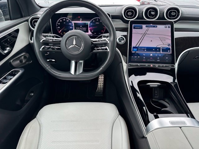 2024 Mercedes-Benz GLC GLC 300 — photo 17 of 31