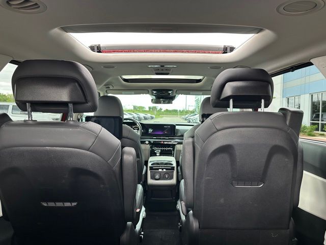 2023 Kia Carnival SX Prestige — photo 14 of 36