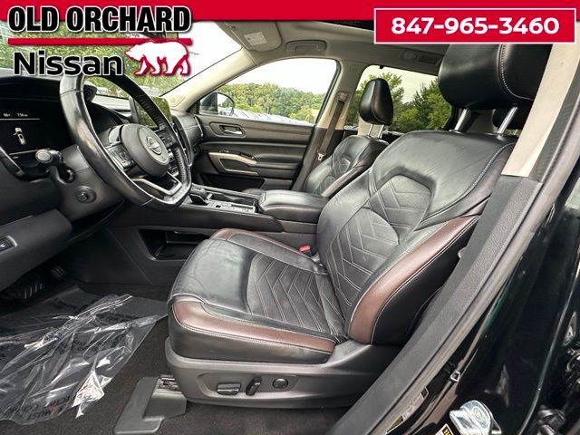 2022 Nissan Pathfinder Platinum — photo 9 of 20