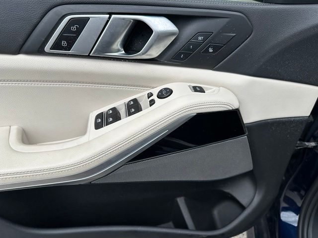 2022 BMW X5 M50i — photo 21 of 49
