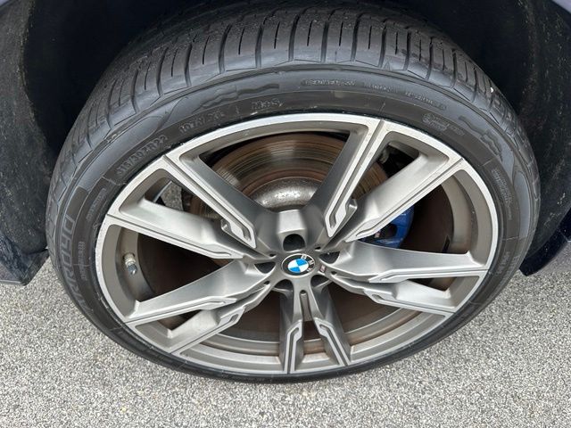 2022 BMW X5 M50i — photo 8 of 49