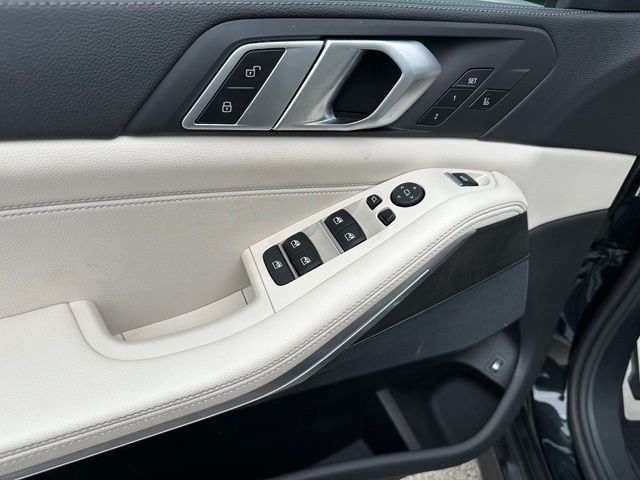 2022 BMW X5 xDrive45e — photo 38 of 46