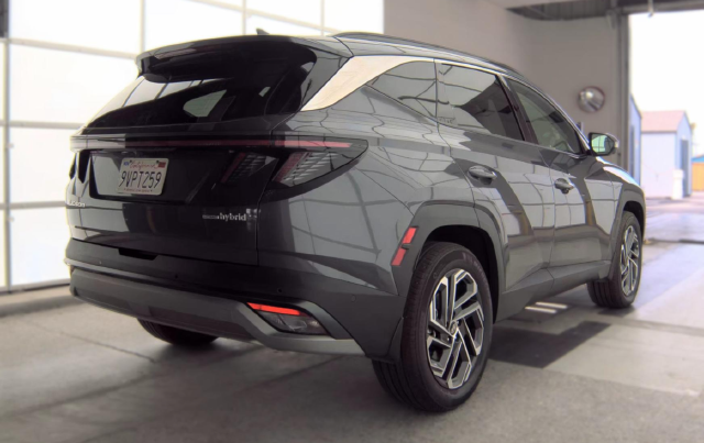 2025 Hyundai Tucson Hybrid Limited — photo 3 of 8