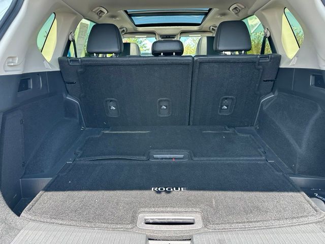 2024 Nissan Rogue Platinum — photo 10 of 30