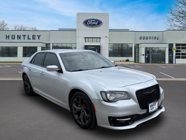 2021 Chrysler 300 S — photo 4 of 26