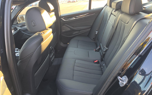 2023 BMW 5 Series 530i xDrive — photo 10 of 11