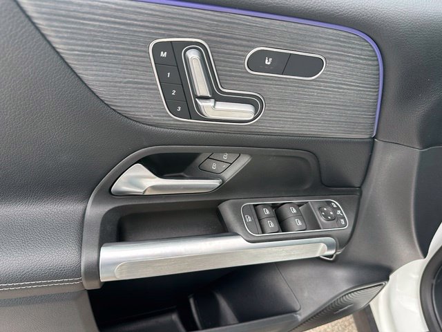 2024 Mercedes-Benz GLB GLB 250 — photo 22 of 31