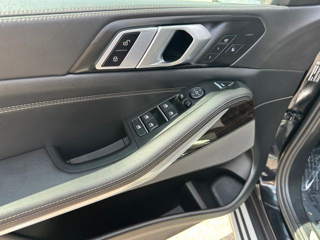 2025 BMW X5 xDrive40i — photo 22 of 31