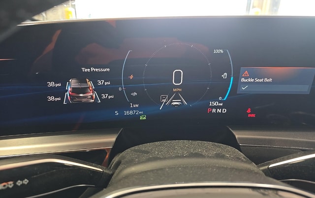 2024 Cadillac Lyriq Luxury — photo 7 of 8