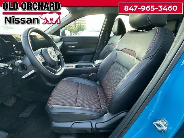 2025 Nissan Kicks SR — photo 8 of 21