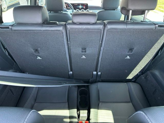 2022 Mercedes-Benz GLB GLB 35 AMG® — photo 12 of 34