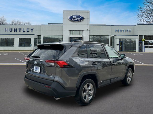 2022 Toyota RAV4 Hybrid XLE — photo 5 of 28