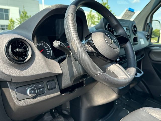 2025 Mercedes-Benz Sprinter 2500 Cargo 144 WB — photo 19 of 26