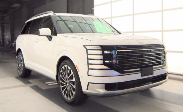 2026 Hyundai Palisade Calligraphy — photo 2 of 10