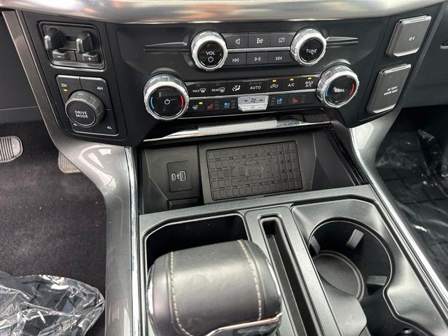 2023 Ford F-150 Lariat — photo 23 of 29