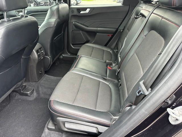 2023 Ford Escape ST-Line Select — photo 15 of 33