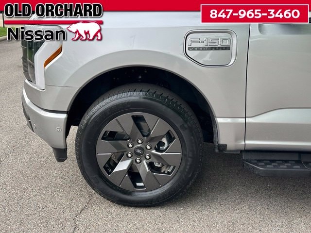 2023 Ford F-150 Lightning Lariat — photo 9 of 24