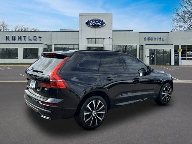 2024 Volvo XC60 B5 Plus Dark Theme — photo 5 of 29