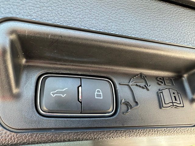 2023 Ford Explorer ST — photo 16 of 36