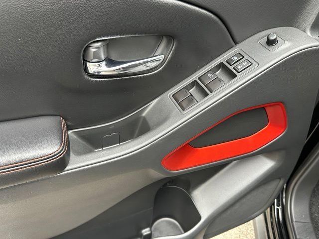 2025 Nissan Frontier PRO-4X — photo 34 of 43