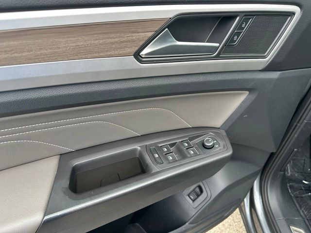 2023 Volkswagen Atlas SEL — photo 22 of 34
