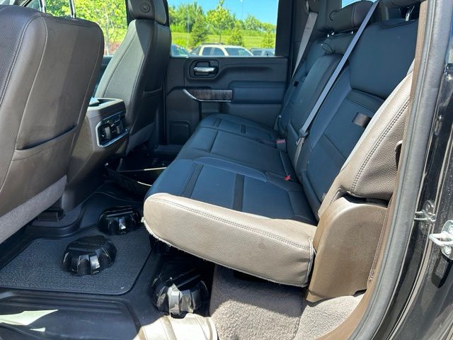 2023 GMC Sierra 3500HD Denali — photo 14 of 33