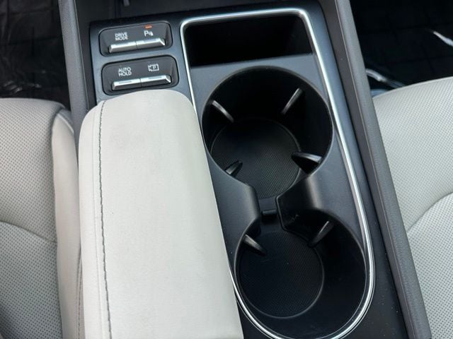 2025 Hyundai Sonata Hybrid Limited — photo 23 of 40